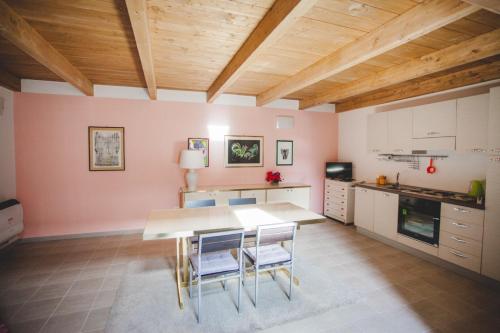 Η κουζίνα ή μικρή κουζίνα στο La Casa Dei Nonni