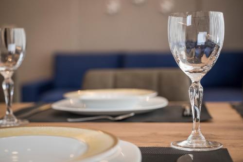 Nápoje v ubytování Mirma Luxury Apartment