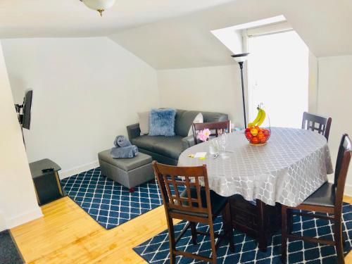 Posezení v ubytování L'Appartement de la Suite North Hatley