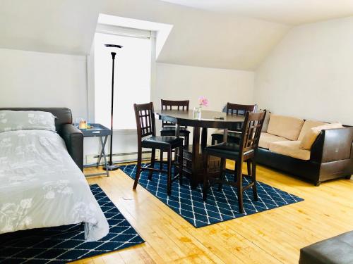Posezení v ubytování L'Appartement de la Suite North Hatley