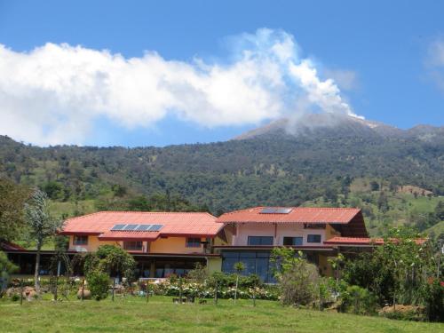 ホテルから撮影された、または一般的な山の景色