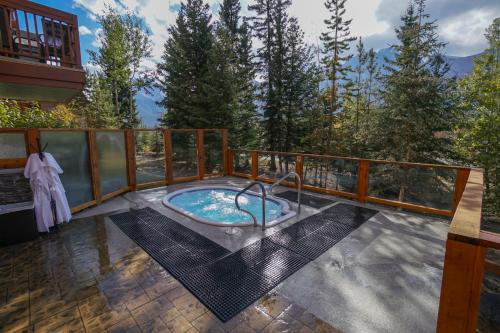Gallery image of Falcon Crest Lodge by CLIQUE in Canmore