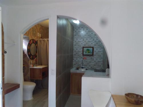 Kylpyhuone majoituspaikassa Buenos Días Guest House