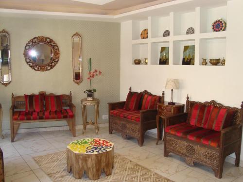 a living room filled with furniture and decorations at Rafi Hotel in Amman