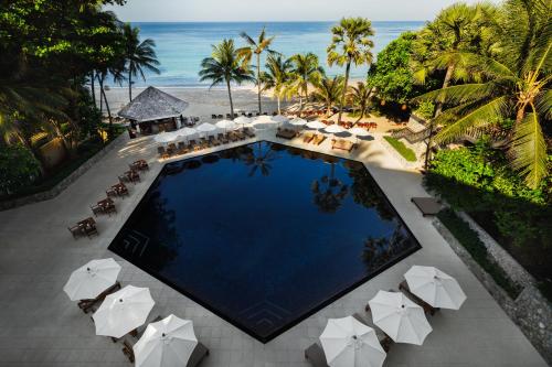 Vista de la piscina de The Surin Phuket - SHA Extra Plus o d'una piscina que hi ha a prop