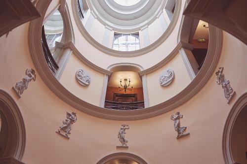 Gallery image of L'H&ocirc;tel in Paris