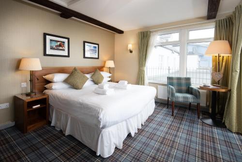 Ένα ή περισσότερα κρεβάτια σε δωμάτιο στο The Bamburgh Castle Inn - The Inn Collection Group