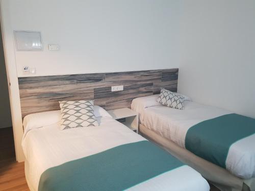 מיטה או מיטות בחדר ב-Hostal Cabañas