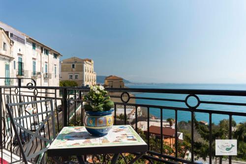 Galeriebild der Unterkunft B&B Palazzo Pinto 2 in Vietri