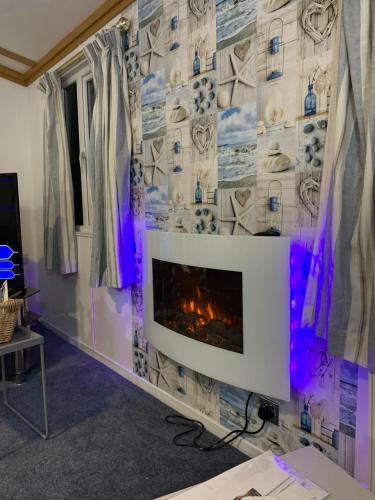 TV a/nebo společenská místnost v ubytování Family Holidays Blackpool