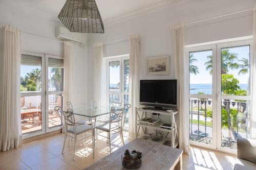 Zona de estar de apartamento con encanto en primera línea de playa
