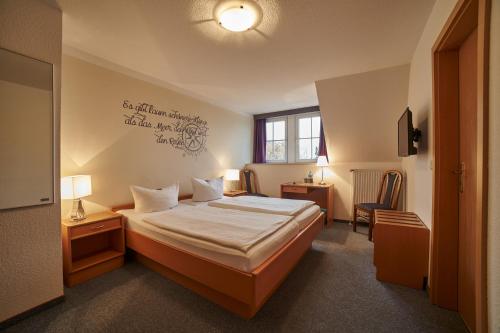Un pat sau paturi într-o cameră la Landhaus Großes Meer