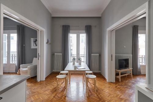 Bright Bright A Central Apartment With Balcony