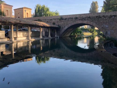 a bridge over a river with a reflection in the water at La Casa di Smilla - (Bevagna) in Foligno