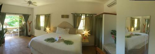 a bedroom with a white bed and a mirror at Cabrera Chalet boutique hotel in Cabrera
