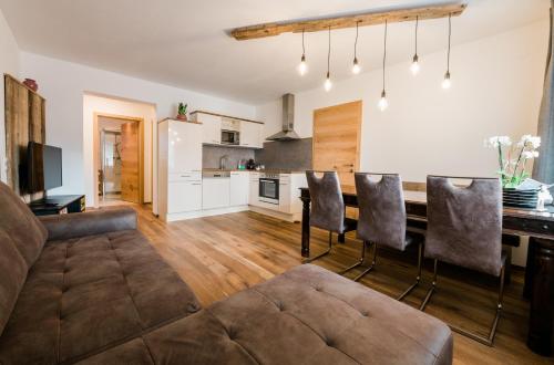 a living room and kitchen with a table and chairs at Appartment Sorgenfrei in Altenmarkt im Pongau