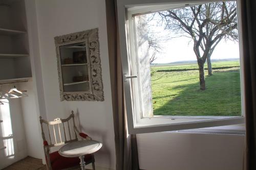 a window in a room with a view of a field at Blumereve in Blumeray