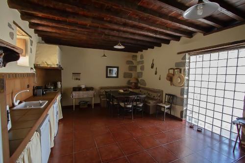 O bucătărie sau chicinetă la Casa Patio Canario SXVII