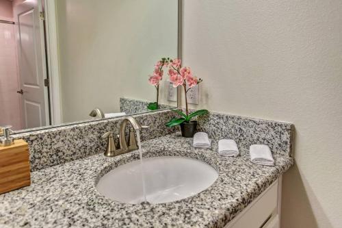 F - New 4 Bedroom Home - 5 Miles to Disney - Free Water Park - Private Pool photo 57