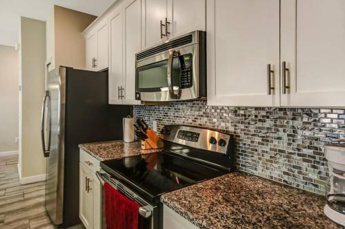 F - New 4 Bedroom Home - 5 Miles to Disney - Free Water Park - Private Pool photo 16