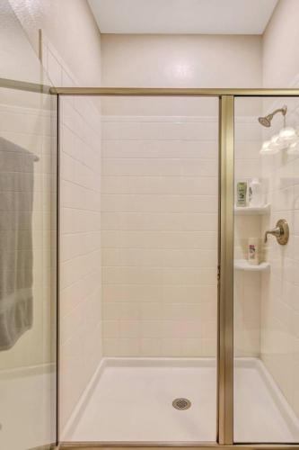 F - New 4 Bedroom Home - 5 Miles to Disney - Free Water Park - Private Pool photo 38
