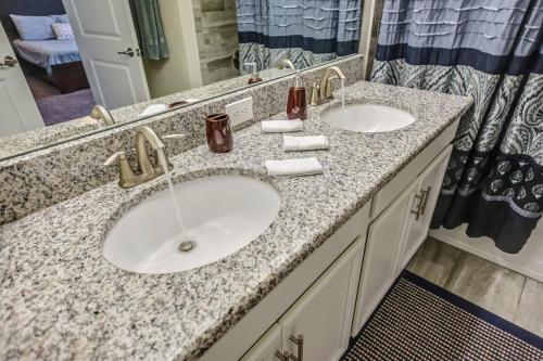 F - New 4 Bedroom Home - 5 Miles to Disney - Free Water Park - Private Pool photo 44