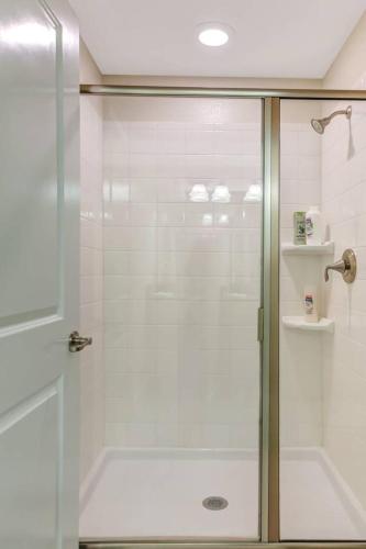 F - New 4 Bedroom Home - 5 Miles to Disney - Free Water Park - Private Pool photo 58