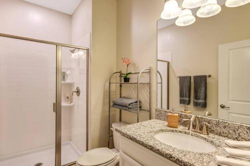 F - New 4 Bedroom Home - 5 Miles to Disney - Free Water Park - Private Pool photo 37