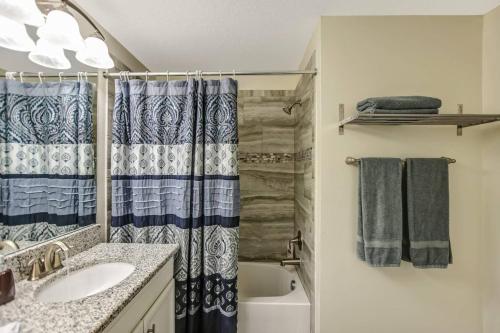 F - New 4 Bedroom Home - 5 Miles to Disney - Free Water Park - Private Pool photo 45