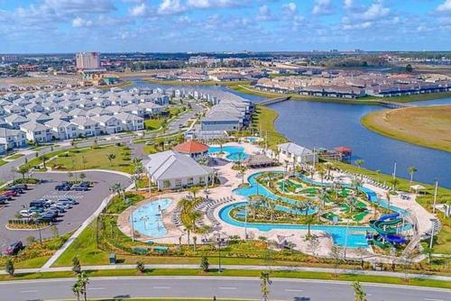 F - New 4 Bedroom Home - 5 Miles to Disney - Free Water Park - Private Pool photo 7