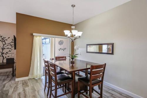 F - New 4 Bedroom Home - 5 Miles to Disney - Free Water Park - Private Pool photo 24
