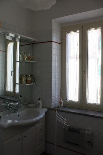 Ένα μπάνιο στο Dimora Doname