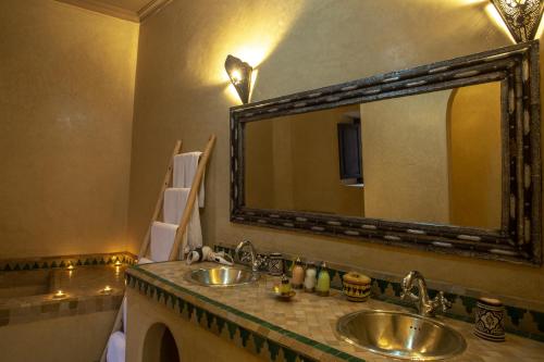 Et badeværelse på Riad Ciel d'Orient