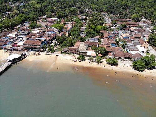 an aerial view of a beach with a group of houses at Pousada Agua Viva in Abraão