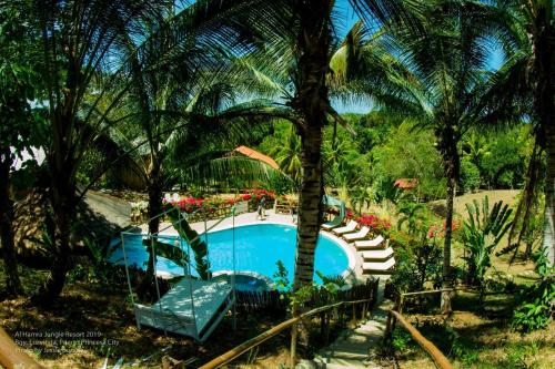 Výhľad na bazén v ubytovaní Al Hamra Jungle Resort alebo v jeho blízkosti