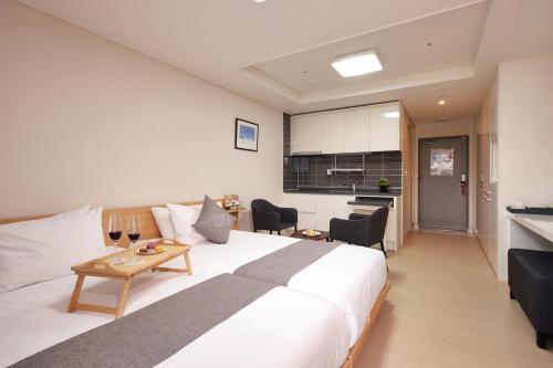 Gallery image of Geoje Leein Stay Hotel in Geoje