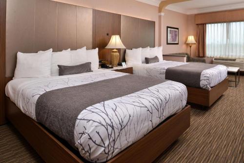 Best Western Plus Suites Hotel - Los Angeles LAX Airport 객실 침대