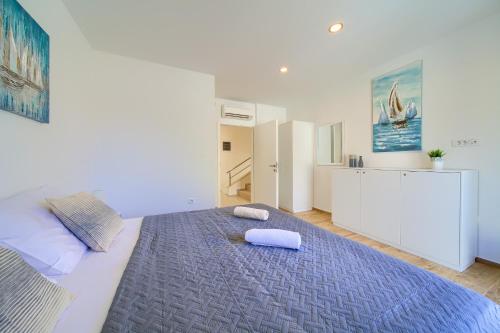 a bedroom with a large bed with a blue rug at Villa St. Martin-Reef in Martinšćica