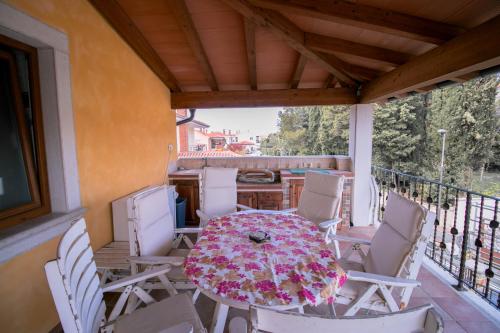 a patio with a table and chairs on a balcony at Apartments Apartim Piran in Piran
