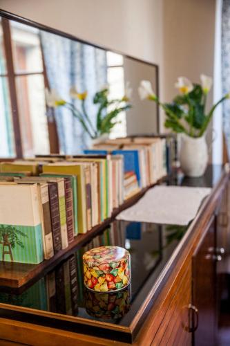 a book shelf with a cup of fruit on it at La Casa del Cavaliere in Borgomaro