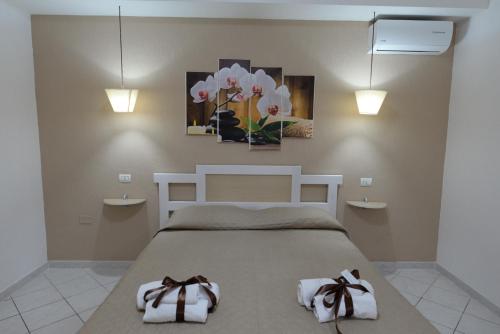 a bedroom with a bed with two towels on it at Villa Saturno in Tropea