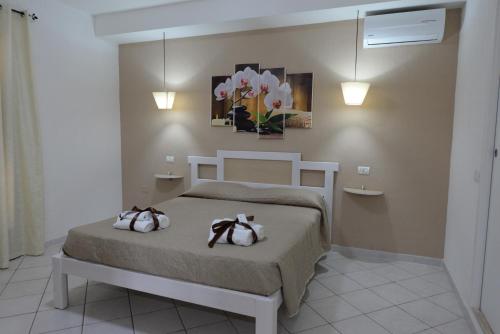 a bedroom with two beds with towels on them at Villa Saturno in Tropea
