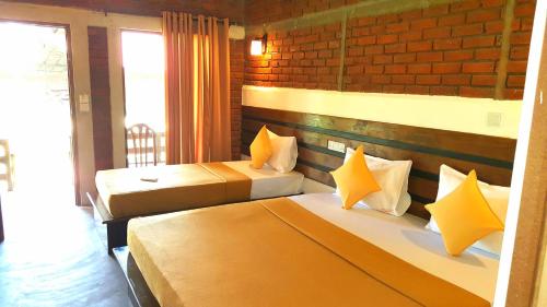 Postel nebo postele na pokoji v ubytování Cocolagoon eco Resort Nilaveli