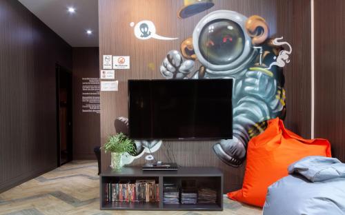 TV a/nebo společenská místnost v ubytování Sleep Walker Poshtel
