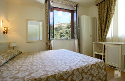 A bed or beds in a room at Locanda Dei Cinque Cerri