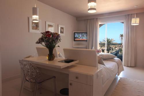 Seabel Rym Beach Djerbaにあるテレビまたはエンターテインメントセンター