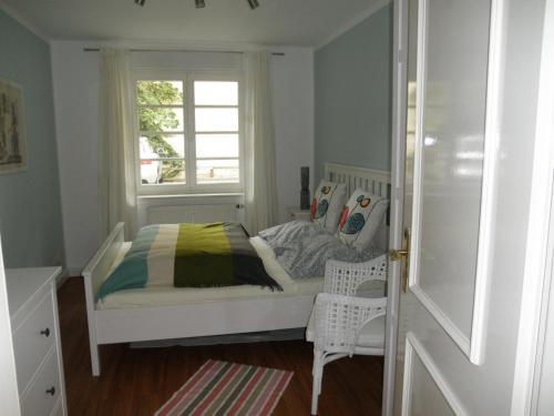 a small bedroom with a bed and a window at Appartement Cécile in Potsdam