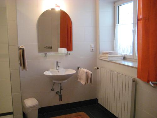 Ένα μπάνιο στο Ferienwohnung Kathrein