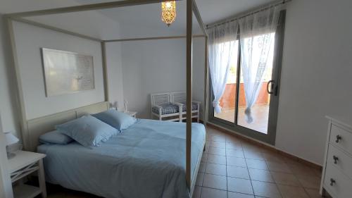 Posteľ alebo postele v izbe v ubytovaní Moderna Villa Cerca de la Playa Almadrava
