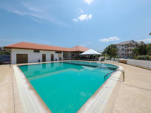 Bazén v ubytování Seri Bayu Resort Hotel nebo v jeho okolí